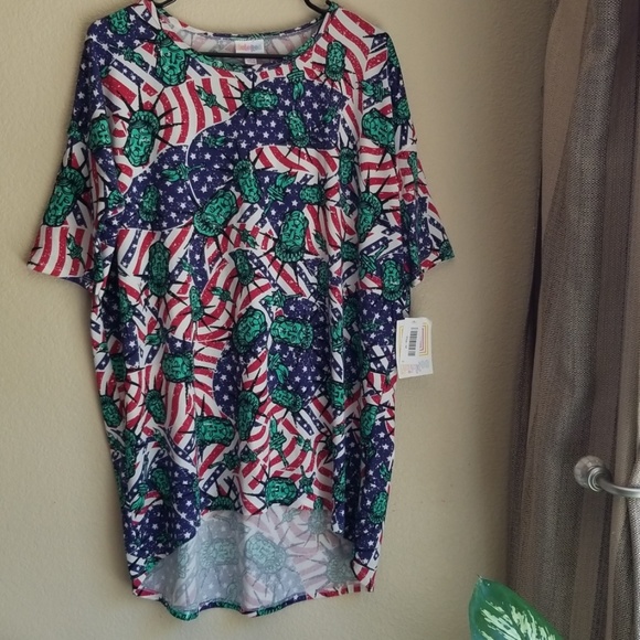 Tops - Lularoe Americana Irma BNWT